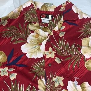 Ali’i Fashions Hawaii Men’s Short Sleeve Button Down Shirt Red W/ Floral Size L